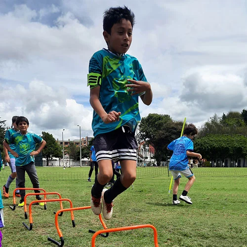 ejercicios de cabeceo en escuela de fútbol en Bogotá