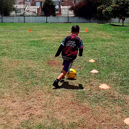 ejercicios de conduccion en escuela de fútbol en Bogotá